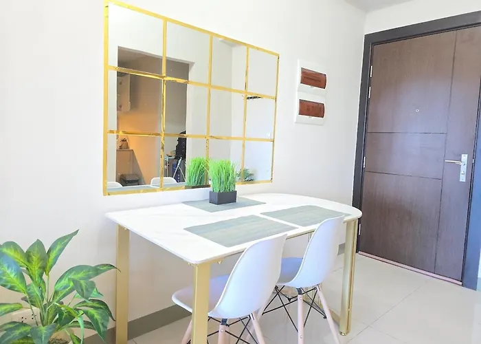 Bgc Uptown Parksuites Cosy 1 Bedroom With Balcony 300mbps Wifi Apartment